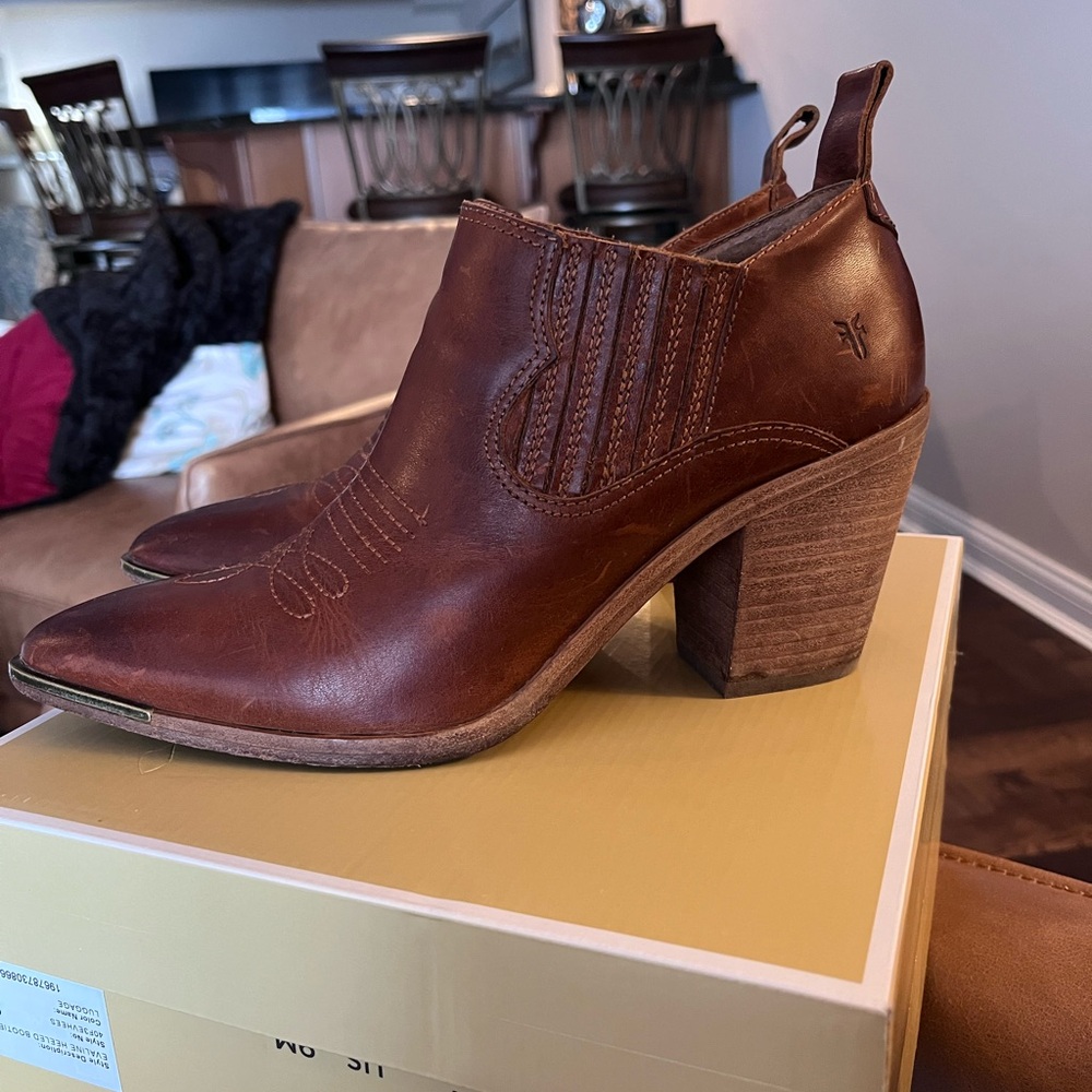 Frye Faye Shootie leather ankle boots. Perfect western style! - Picture 2 of 12